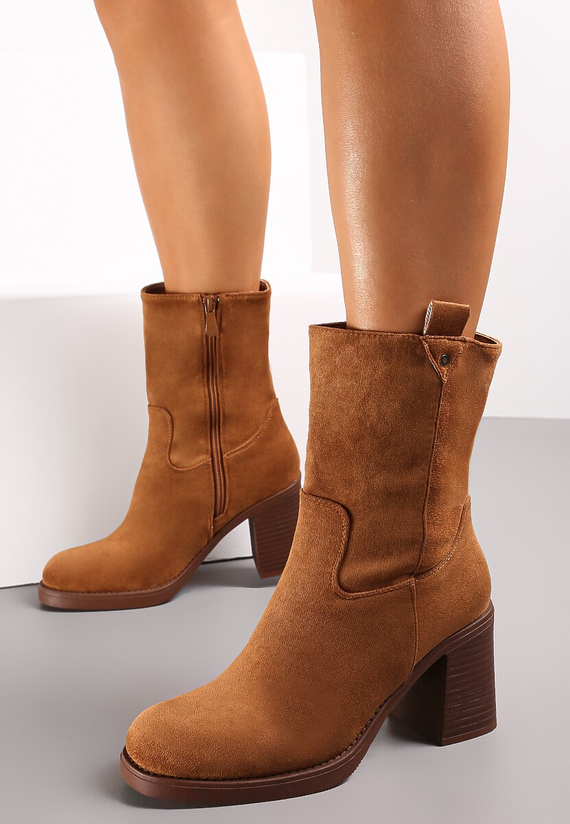 Brązowe Botki z Ekozamszu na Słupku Stylizowanym na Drewnianym Lavissa