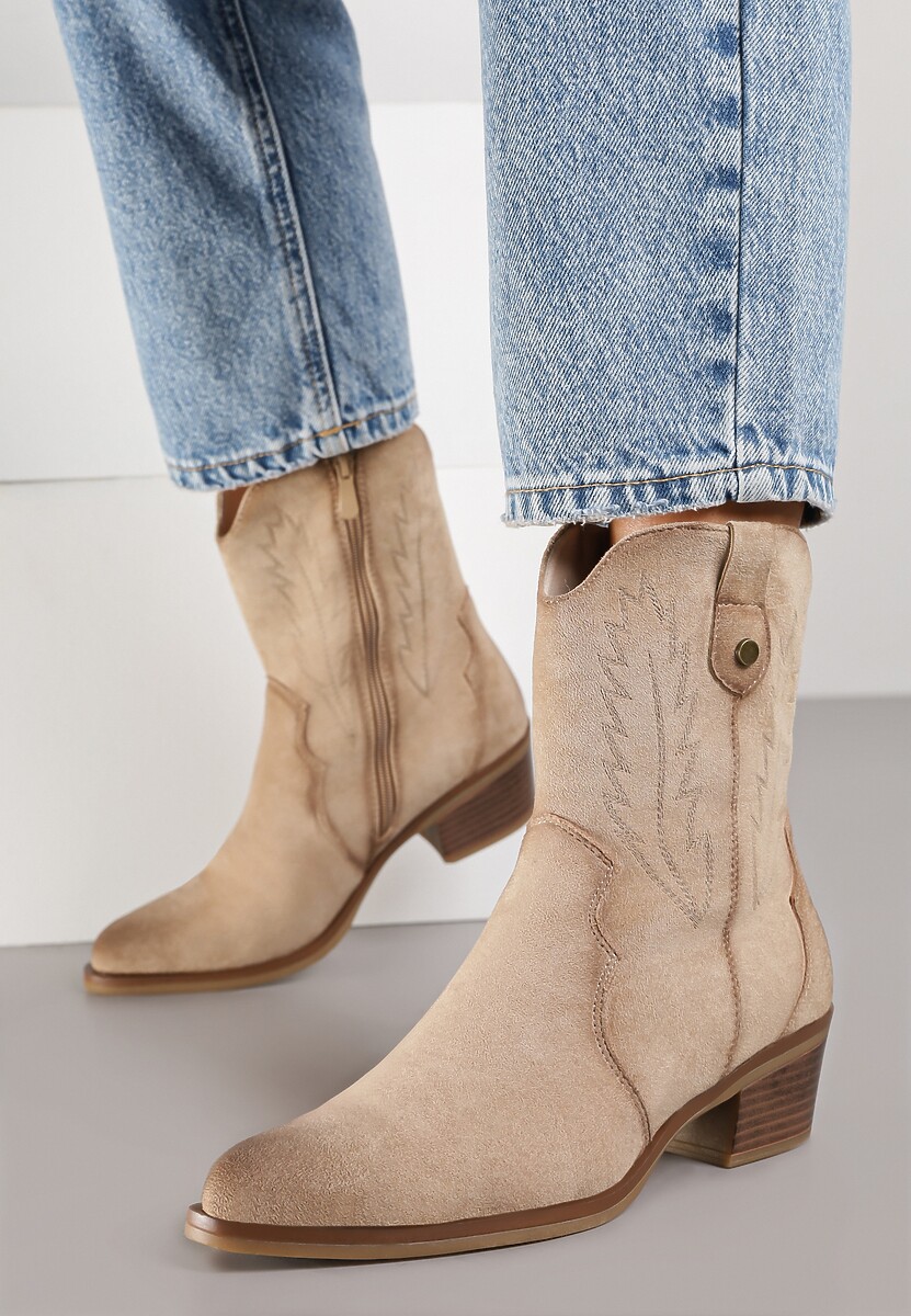 Beżowe Botki Kowbojki z Delikatnym Haftem Pionne