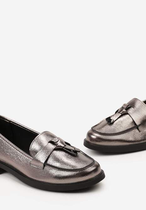 Srebrne Mokasyny ze Skórzaną Wkładką z Metalicznym Połyskiem i Frędzlami Unone