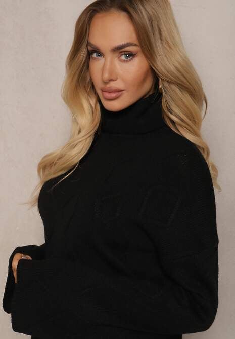 Czarny Golf o Wydłużonym Kroju w Romby Hennsa