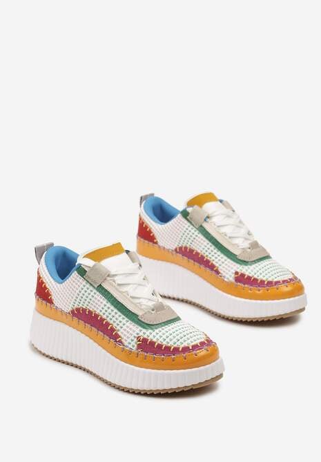 Biało-Zielone Sneakersy na Platformie Ozdobione Nitami i Patchworkowymi Wstawkami Jeneria