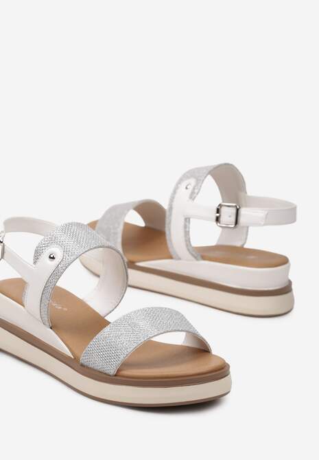 Srebrno-Białe Brokatowe Płaskie Sandały Zapinane Wokół Kostki na Sprzączkę Bellisara