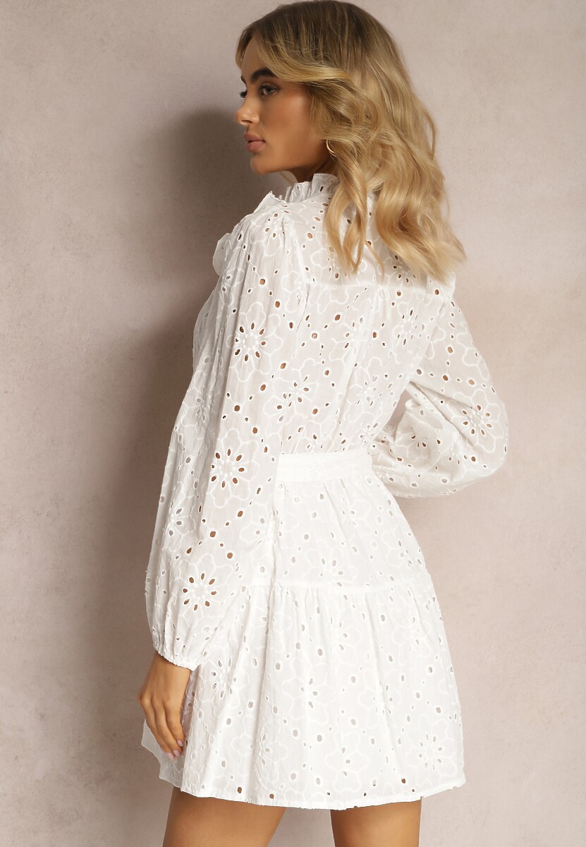 Biała Bawełniana Sukienka o Rozkloszowanym Fasonie z Ozdobnym Haftowaniem Bealiosa