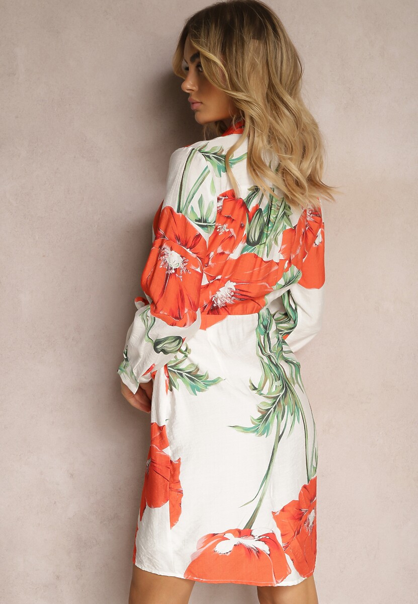 Biało-Czerwona Kwiecista Sukienka o Kopertowym Kroju z Trójkątnym Dekoltem i Wiązaniem w Talii Marneli