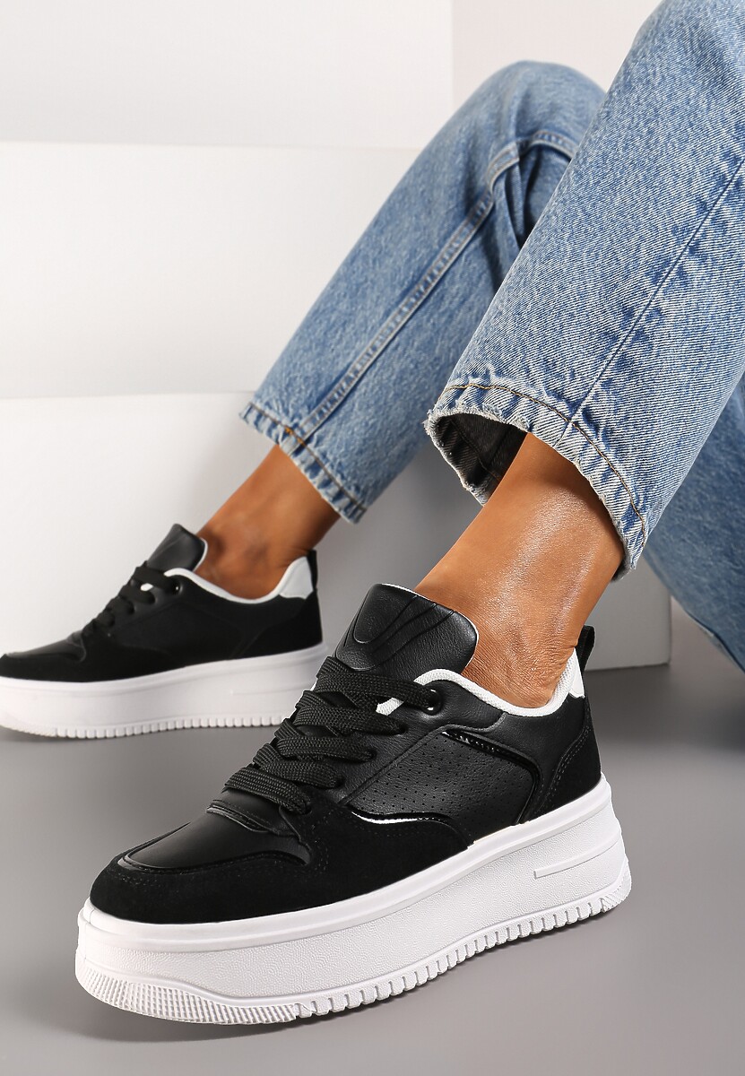 Czarne Sneakersy z Ekoskóry do Kostki na Grubej Płaskiej Podeszwie ze Sznurowaniami Garia
