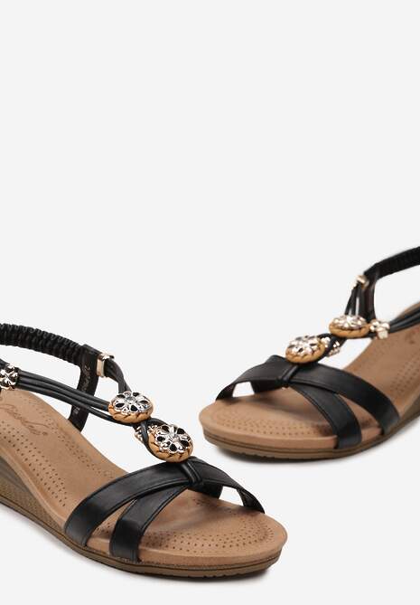 Czarne Sandały na Niskim Koturnie Ozdobione Metalowymi Wstawkami i Cyrkoniami Quenby
