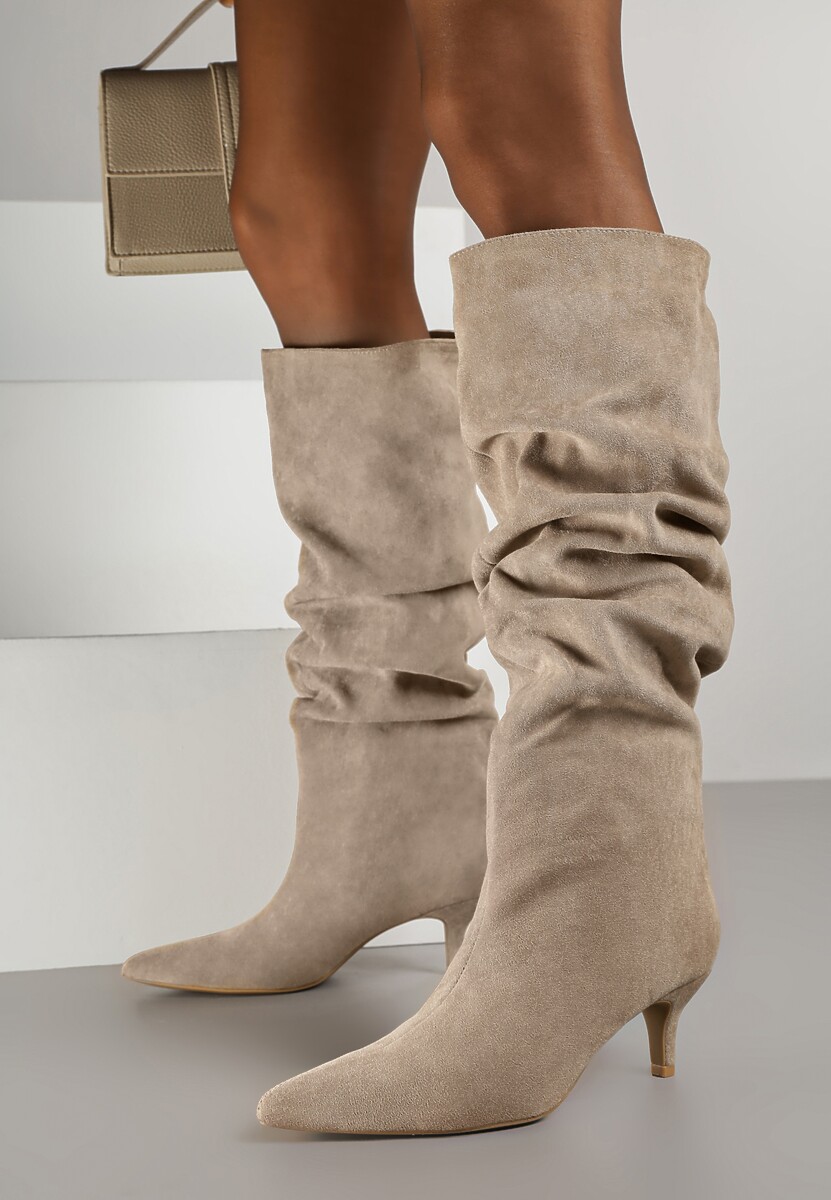 Ciemnobeżowe Kozaki na Kaczuszce z Marszczoną Cholewką Alavitte