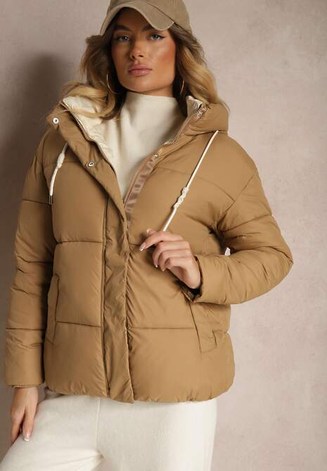 Jasnobeżowa Pudełkowa Kurtka z Kapturem i Kieszeniami Zdobiona Pikowanymi Przeszyciami Issenia