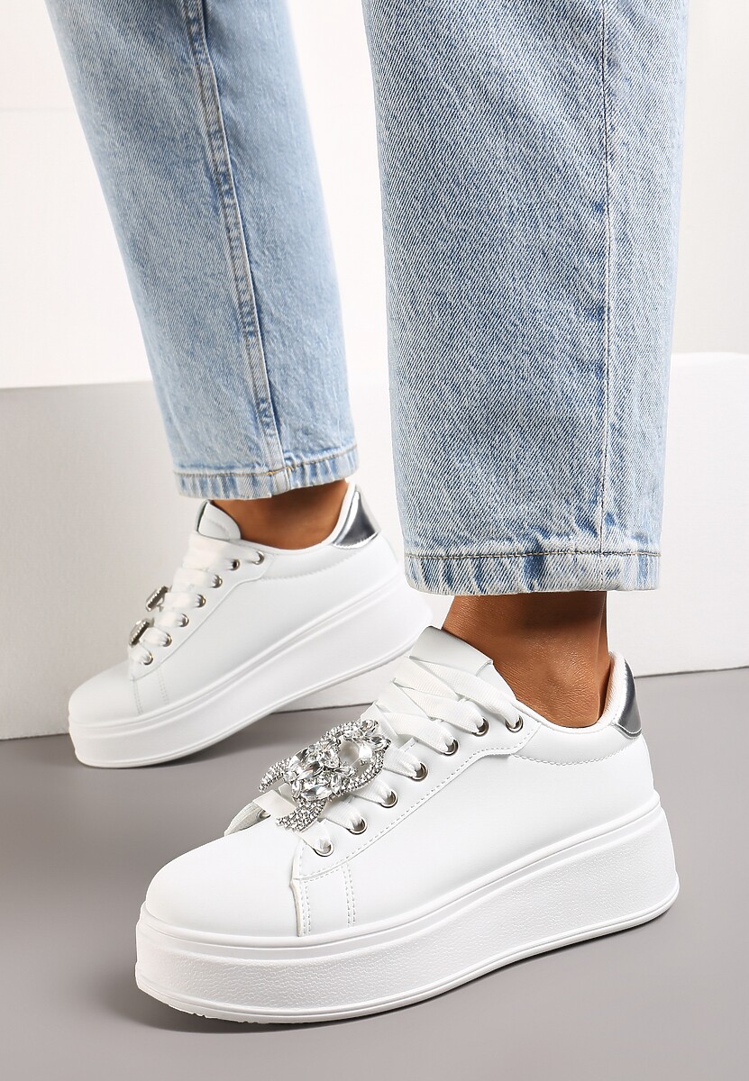 Biało-Srebrne Sneakersy z Platformą i Odpinanymi Biżuteryjnymi Aplikacjami na Sznurówkach Tamaki