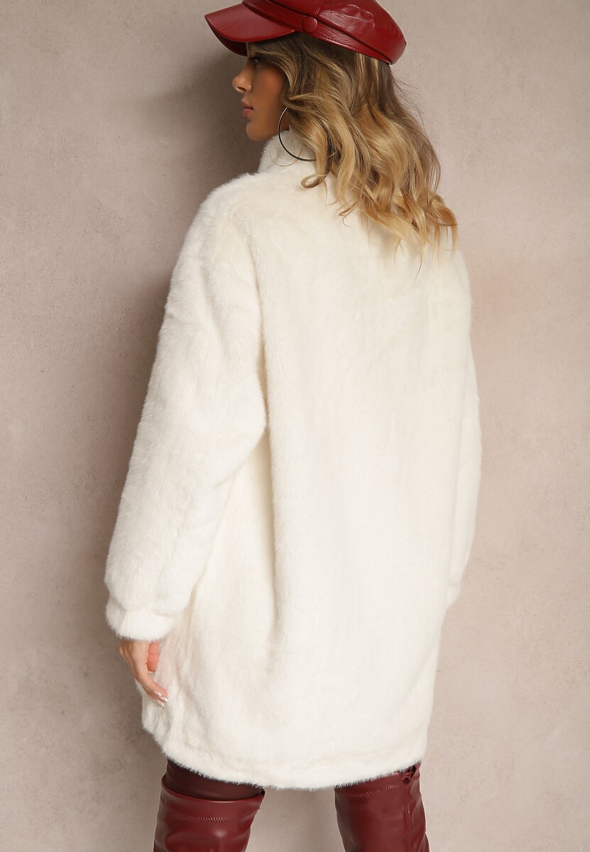 Jasnobeżowy Płaszcz z Futerka o Prostym Kroju ze Stójką i Kieszeniami Saliratia