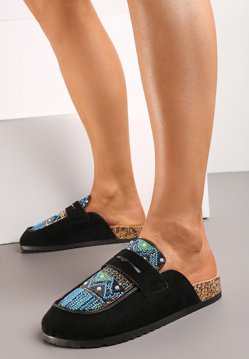 Czarne Klapki na Płaskiej Podeszwie z Imitacji Zamszu Ozdobione Koralikami i Cyrkoniami Giazara