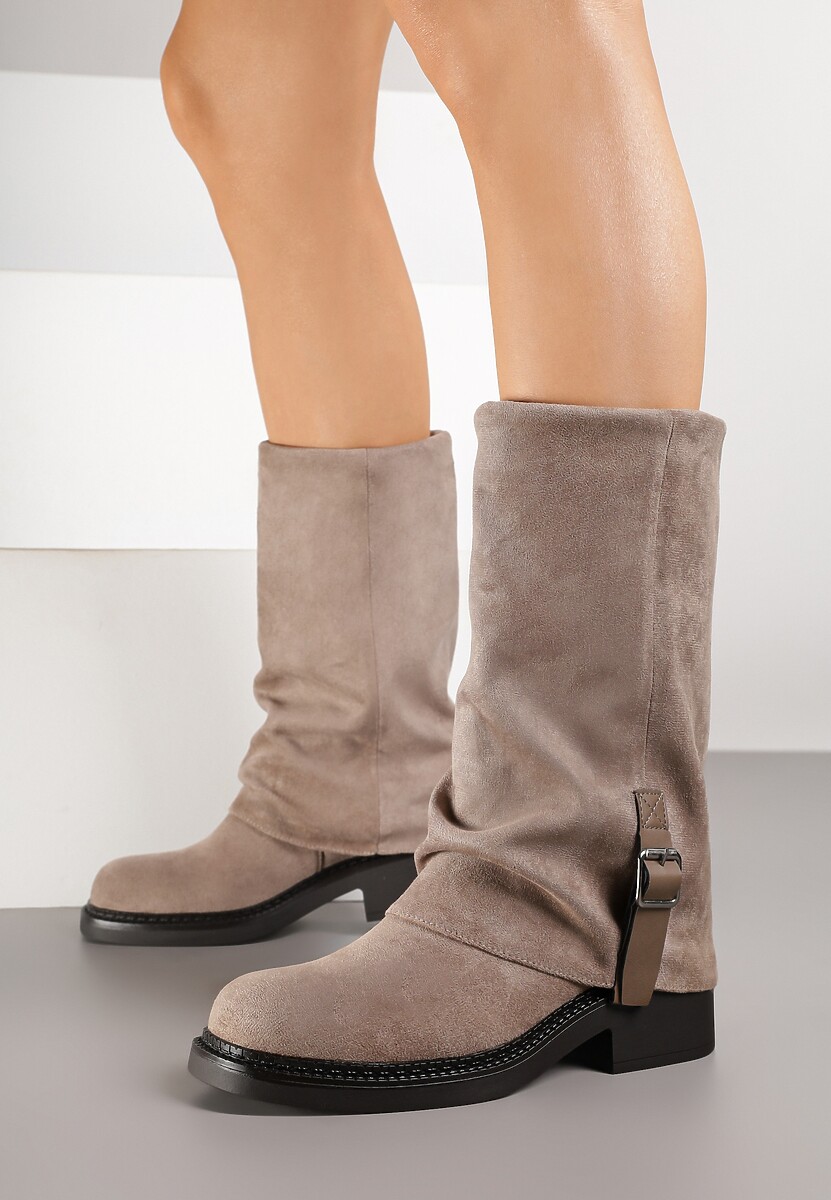 Beżowe Botki z Cholewką Imitującą Nogawkę Zdobione Paskiem ze Sprzączką Tirelie
