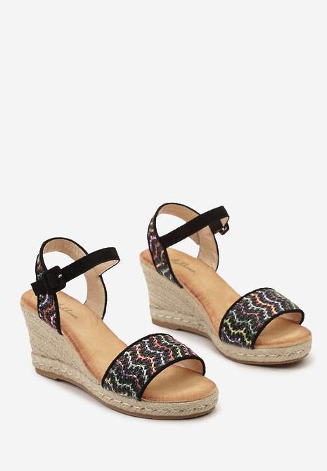 Czarne Sandały z Plecionką z Juty na Koturnie i Ozdobnie Wyszywanymi Paskami Etrapivia