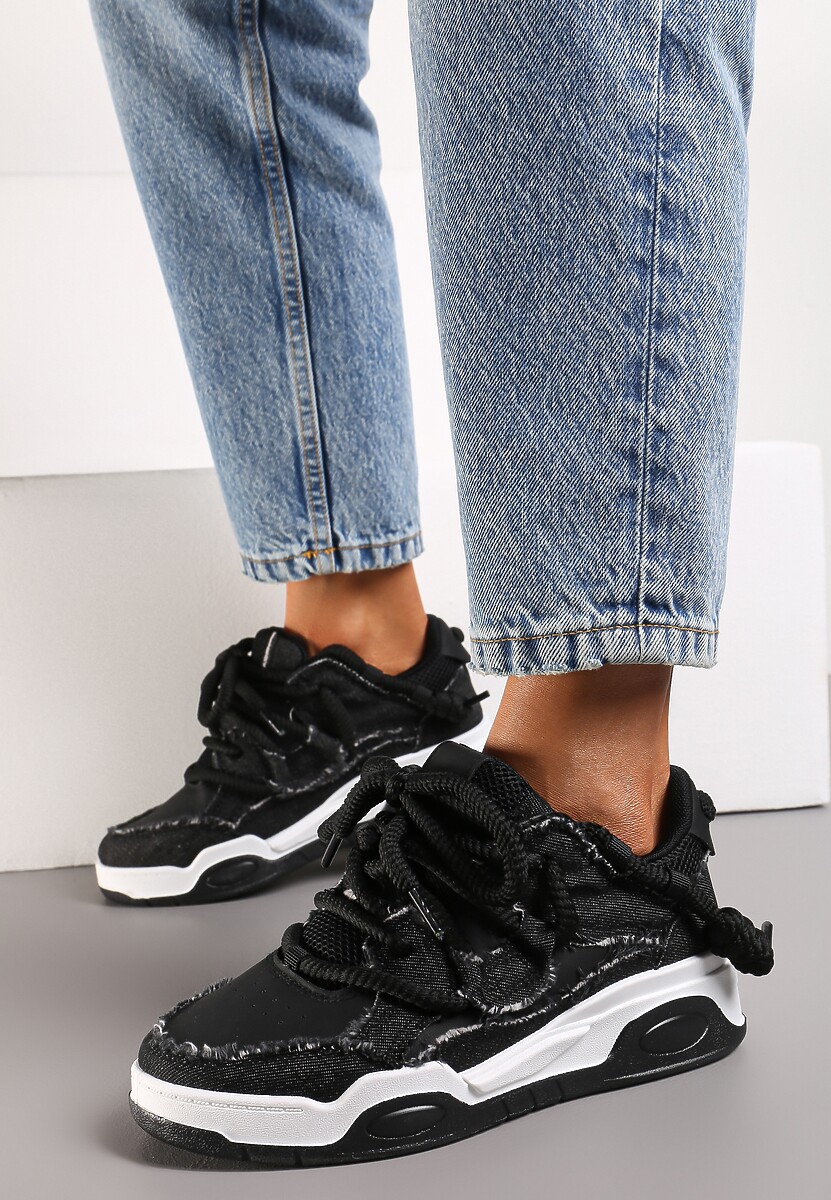 Czarne Sneakersy z Perforacją i Materiałowymi Wstawkami z Ozdobnym Sznurowaniem Luneth