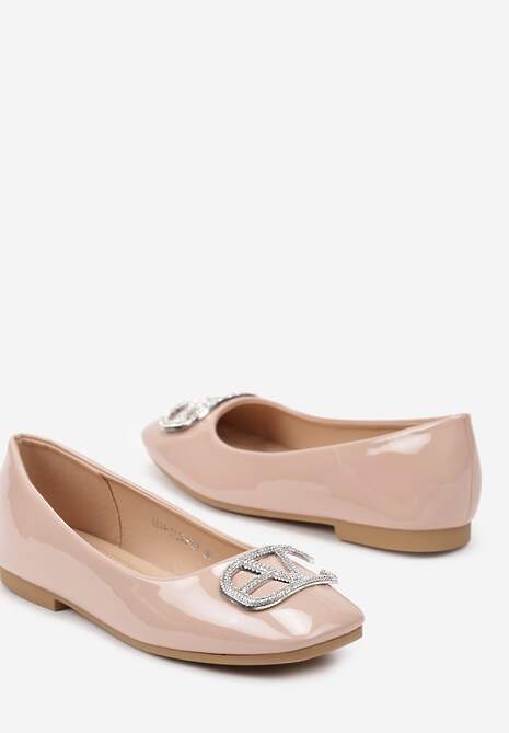 Beżowe Balerinki Lakierowane na Płaskiej Podeszwie z Aplikacją z Cyrkonii Mariselina