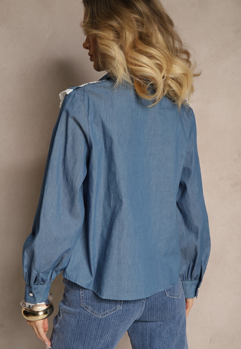 Niebieska Rustykalna Koszula z Bawełny Zdobiona Koronką i Falbankami Lisarilis