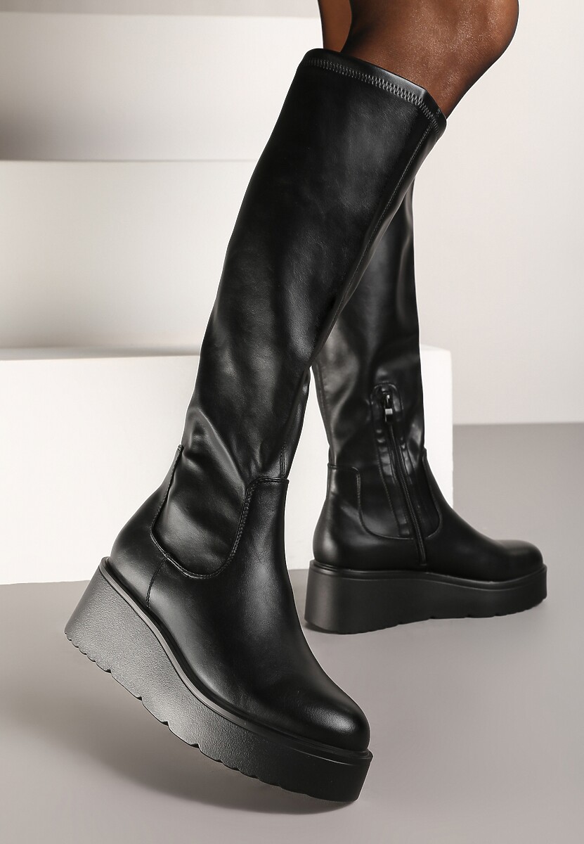 Czarne Basicowe Kozaki na Grubej Podeszwie z Okrągłym Noskiem Tirisza