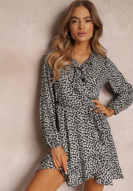 Czarna Kopertowa Sukienka Mini z Ozdobnym Dekoltem Kahadi