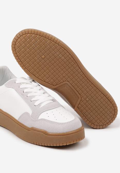 Białe Casualowe Sneakersy na Płaskiej Podeszwie z Perforacją Theneria