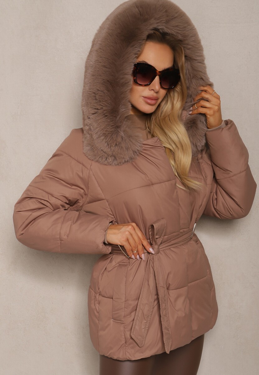 Beżowa Kurtka Pikowana z Kapturem i Odpinanym Kołnierzem Wiązana w Pasie Sialwenna