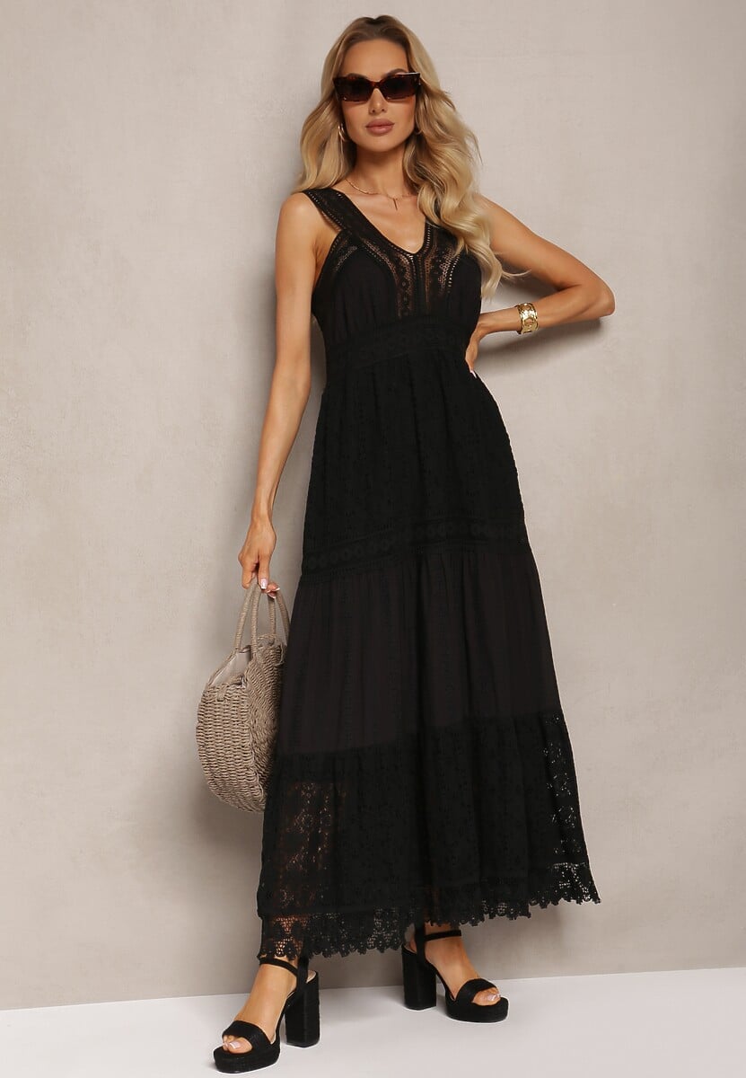 Czarna Rozkloszowana Sukienka z Koronki z Trójkątnym Dekoltem i Falbanką Piolena