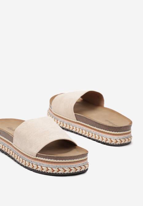 Beżowe Klapki na Grubej Podeszwie z Wkładką z Ekoskóry Ozdobione Metaliczną Nicią Manessi