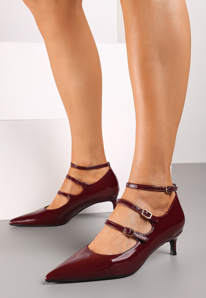 Złote Czółenka Lakierowane Typu Kaczuszka Wykończone Paseczkami i Sprzączkami Konstisa