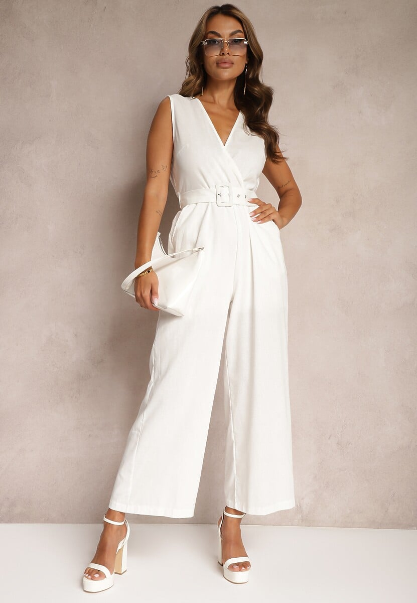 Biały Bawełniany Kombinezon z Kopertowym Dekoltem Paskiem z Klamrą i Gumką w Talii Risalen