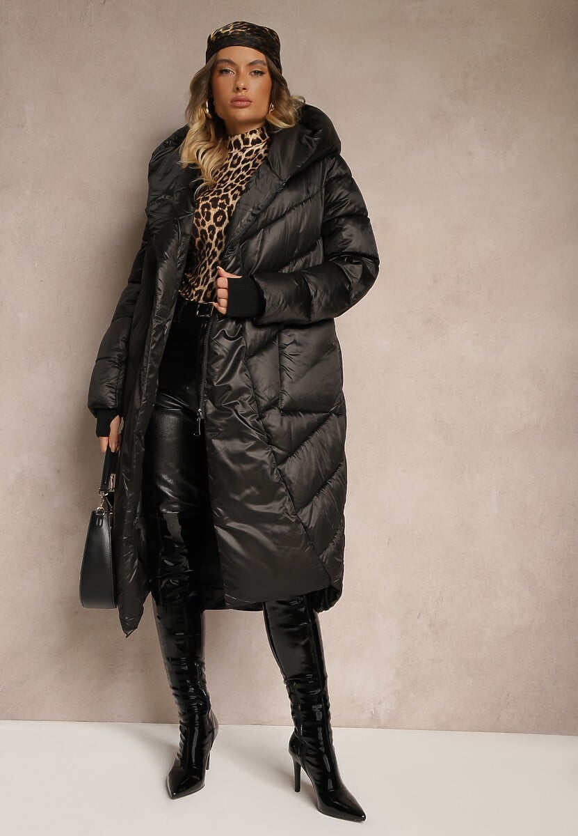 Czarna Pikowana Kurtka o Asymetrycznym Kroju z Kapturem Hedirani