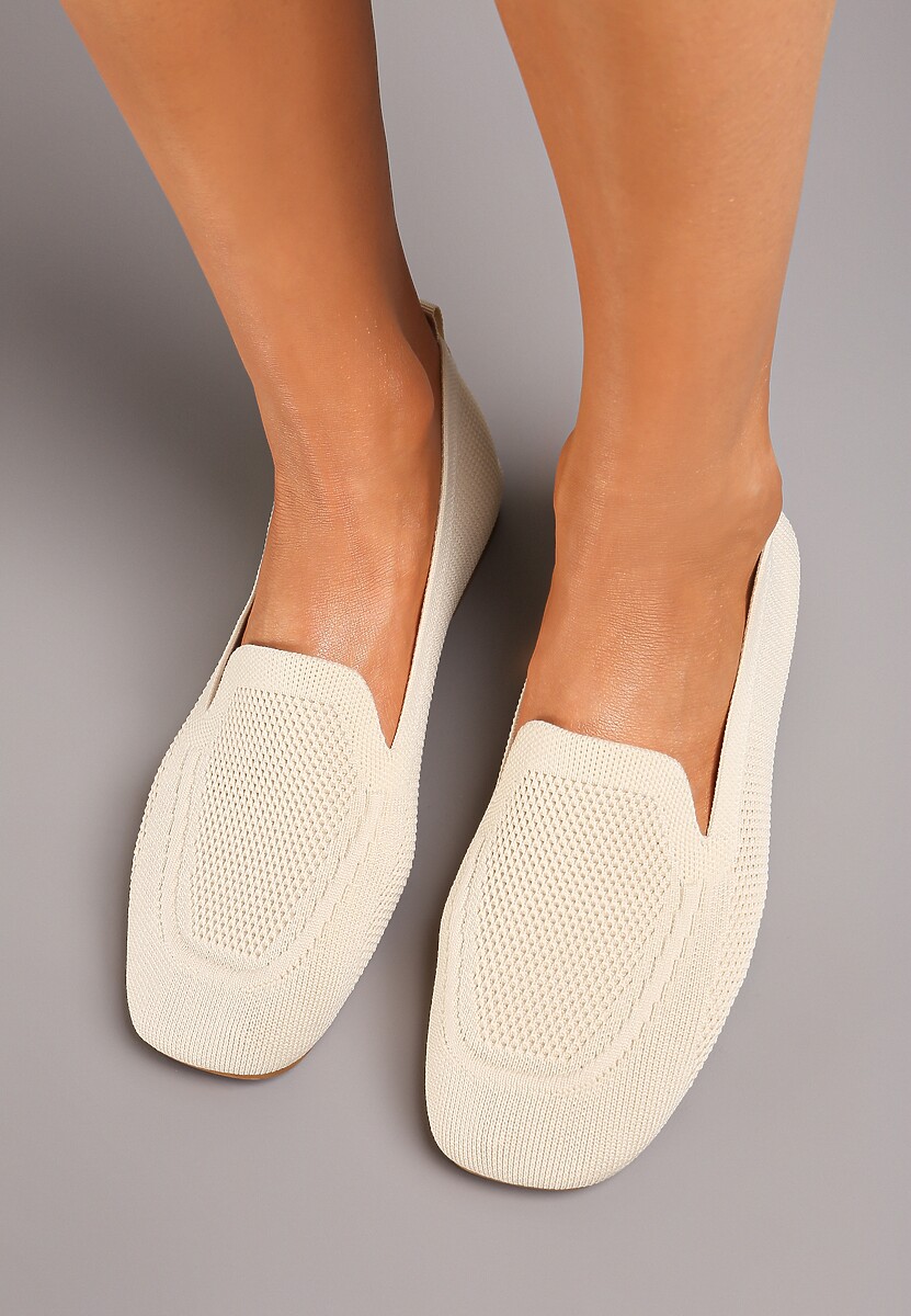 Beżowe Casualowe Mokasyny na Płaskiej Podeszwie Ozdobione Perforacją Klanesha