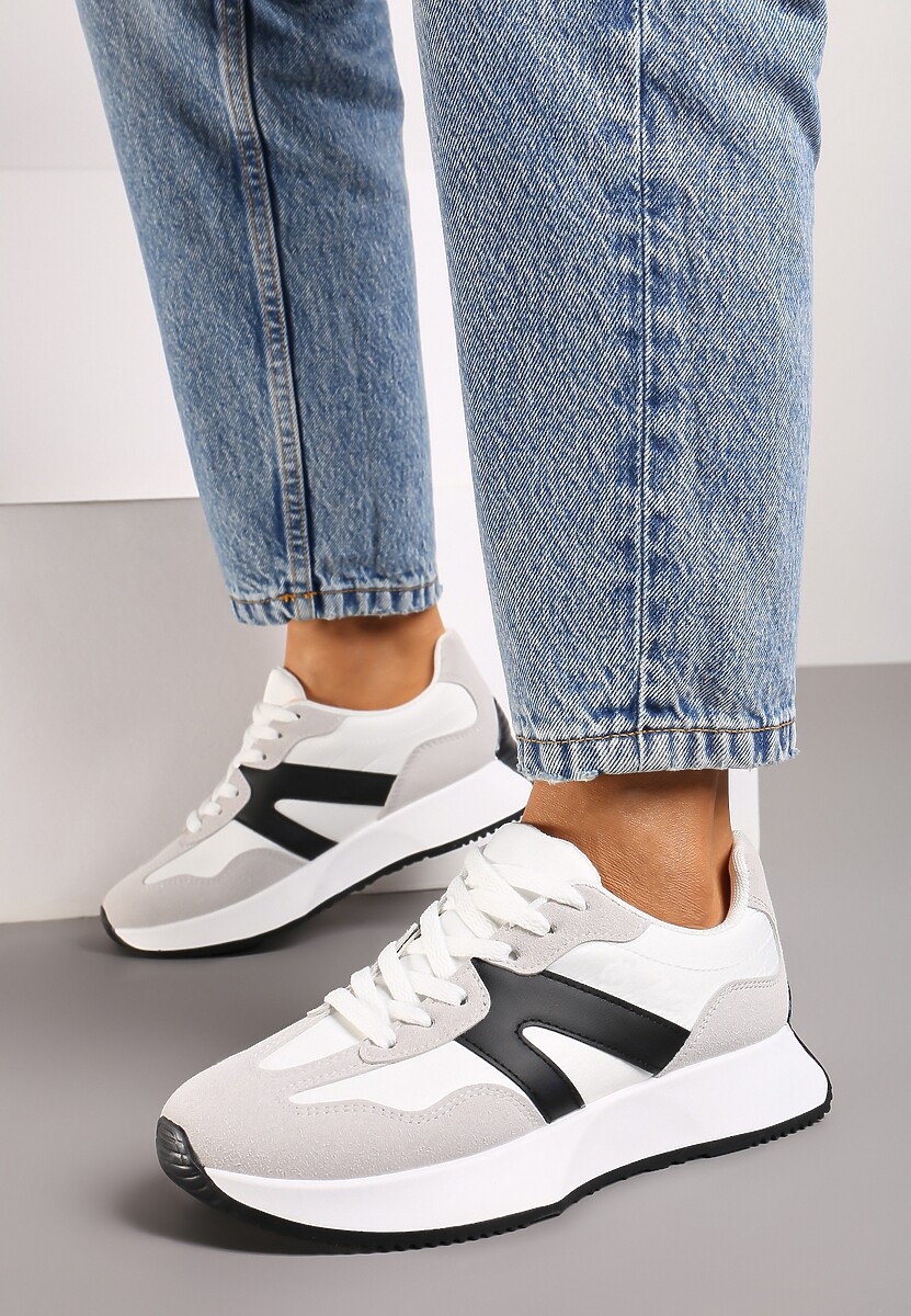 Białe Sneakersy na Płaskiej Podeszwie z Geometryczną Wstawką Sewla