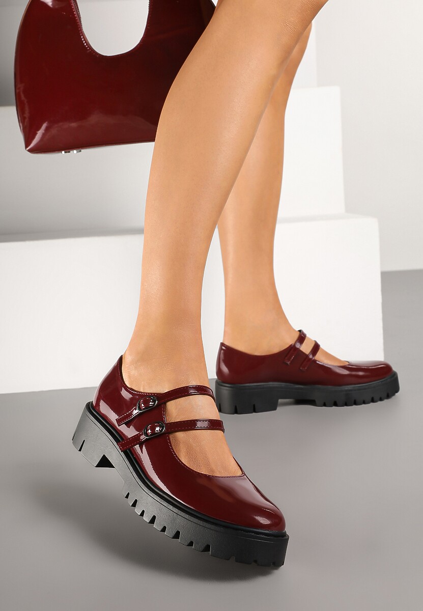 Bordowe Półbuty Lakierowane na Platformie Ozdobione Sprzączkami Nevauna