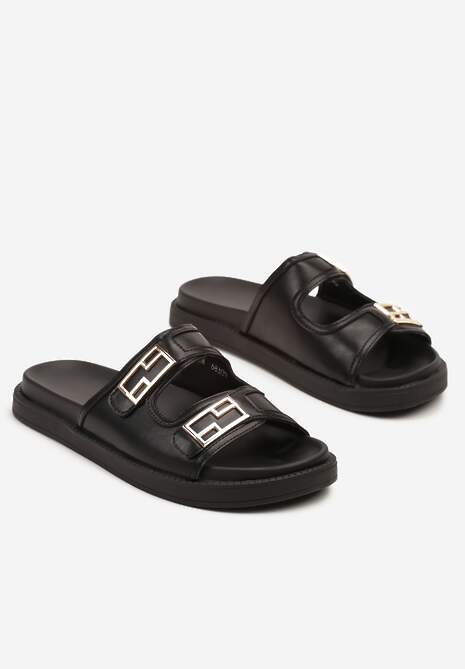 Czarne Klapki Ozdobione Metaliczną Aplikacją Liavianne