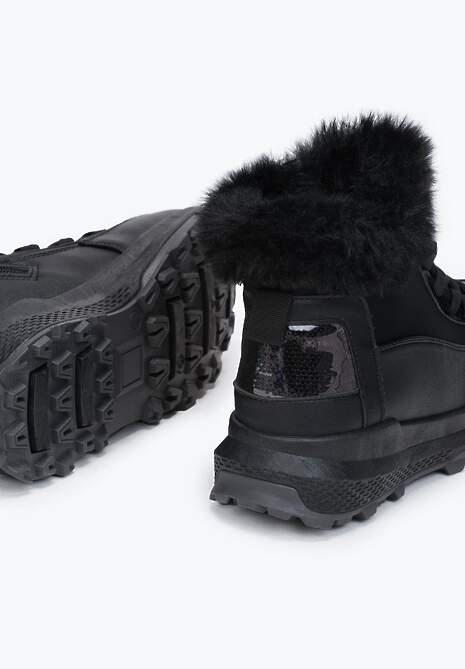 Czarne Traperki Sportowe z Futerkiem Sanevi