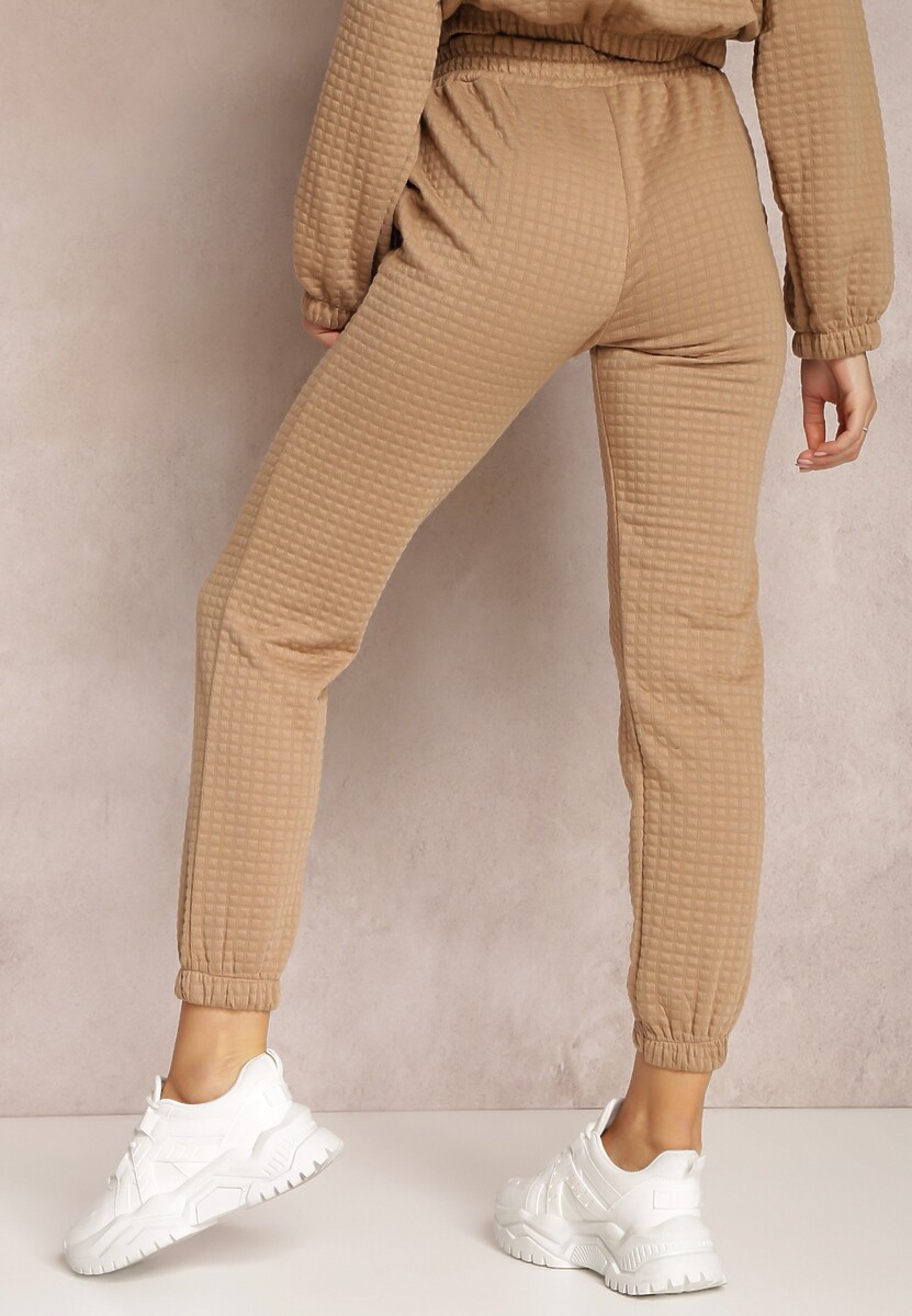Ciemnobeżowe Spodnie Dresowe z Tłoczeniem Alase