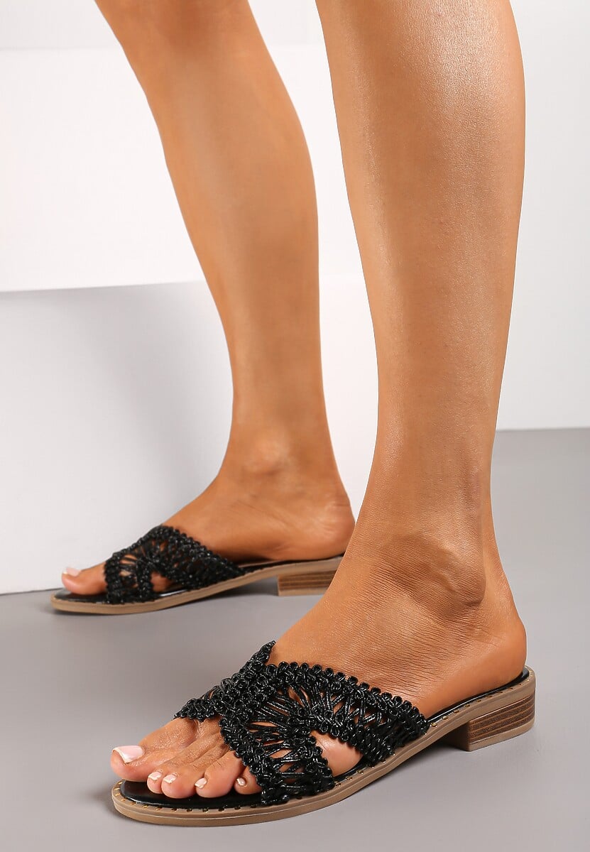 Czarne Klapki o Ażurowym Wykończeniu Iraldepa