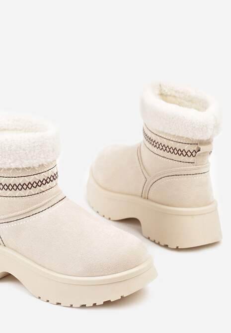 Beżowe Krótkie Śniegowce Wsuwane z Haftem i Futerkiem przy Cholewce Miovadia