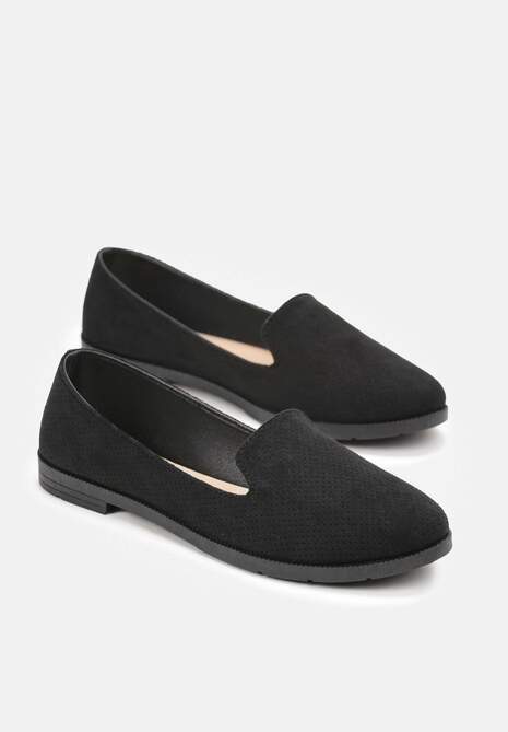 Czarne Mokasyny z Ozdobną Perforacją na Płaskiej Podeszwie Laurielle
