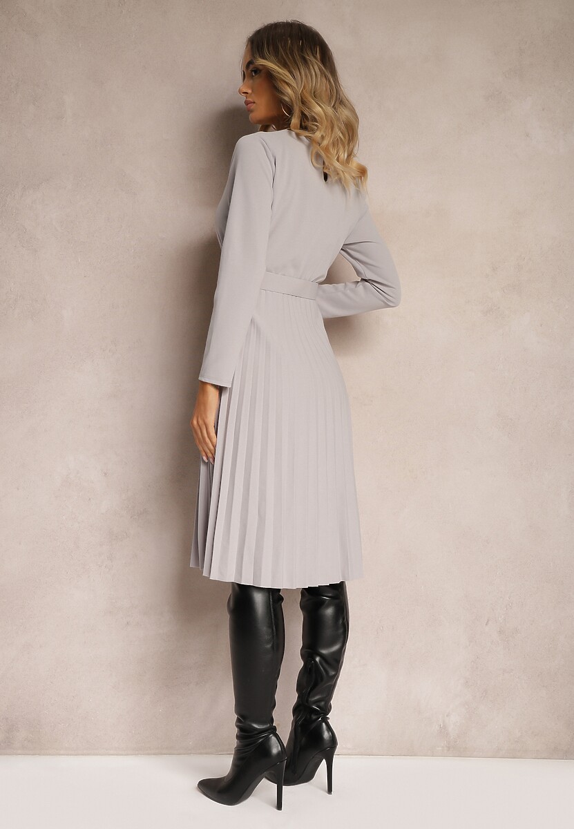 Jasnoszara Plisowana Sukienka Midi z Paskiem w Talii Pailomena