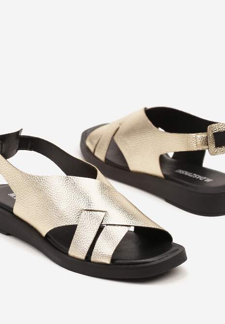 Złote Sandały z Ozdobnymi Wycięciami Sesiria