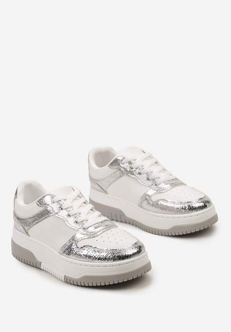 Srebrno-Białe Sneakersy na Niskiej Platformie z Ozdobnymi Przeszyciami Huviena