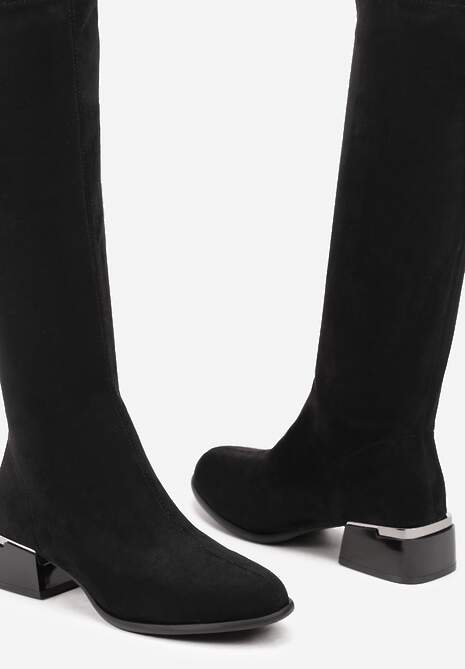 Czarne Kozaki na Słupku Ozdobione Metaliczną Aplikacją Asfila