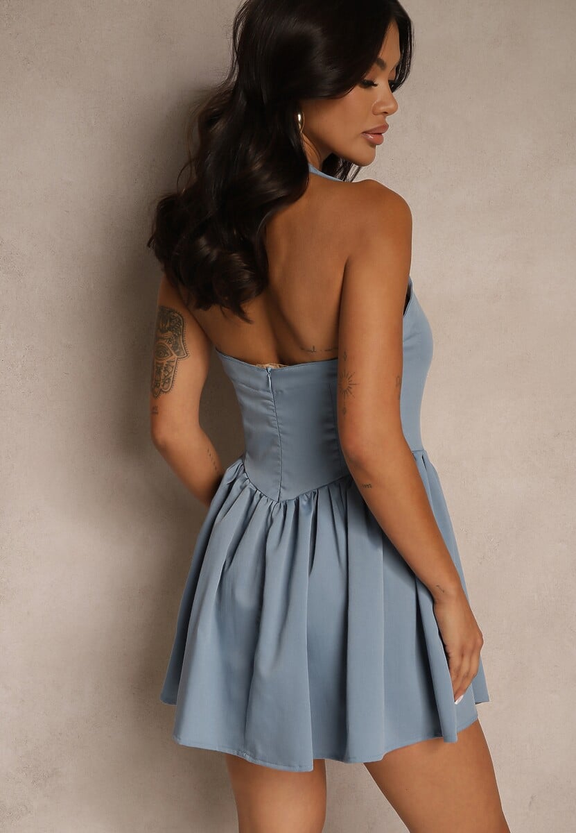 Niebieska Sukienka Vices o Rozkloszowanym Kroju Ozdobiona Paskiem na Szyję Addiana