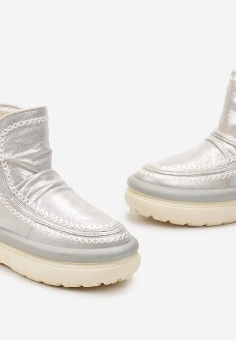 Srebrne Błyszczące Śniegowce na Platformie z Kontrastowymi Przeszyciami Okuniza