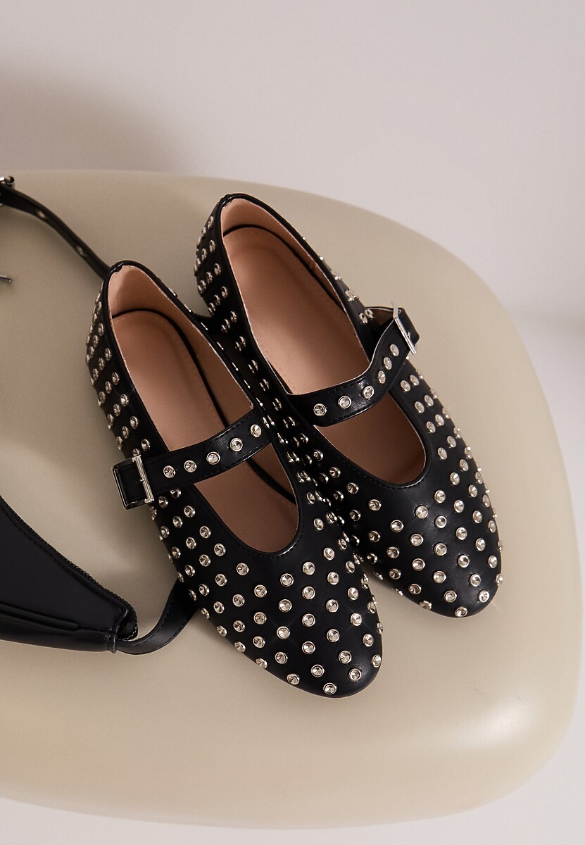 Czarne Balerinki z Ćwiekami Allover i Zapięciem na Sprzączkę Irilane