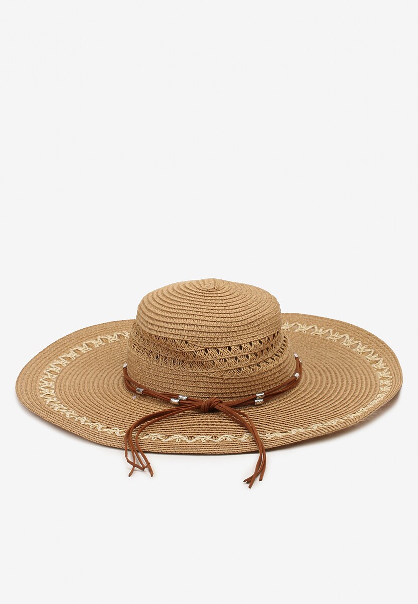 Ciemnobeżowy Duży Kapelusz z Plecionki Naturalnej Udekorowany Wokół Rzemykami Aothiri