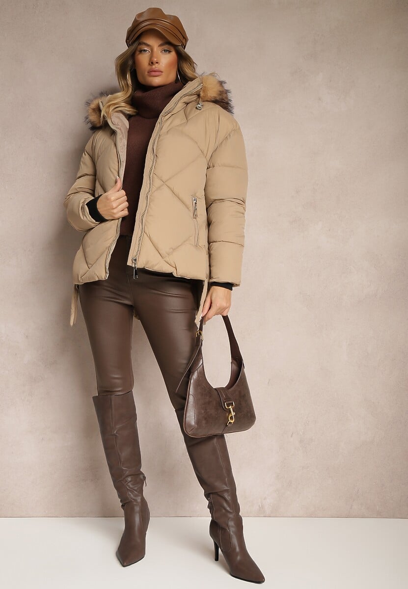 Ciemnobeżowa Kurtka z Pikowanymi Przeszyciami Kapturem i Rozcięciami na Napy Tintovia