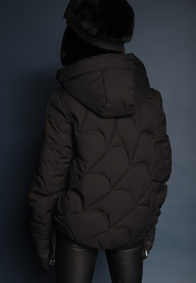 Czarna Pudełkowa Kurtka Zdobiona Pikowanymi Przeszyciami z Kapturem i Ściągaczami Ziasha