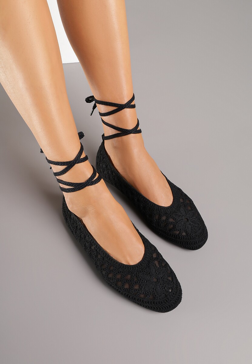 Czarne Balerinki Vices z Szydełkową Cholewką i Wiązaniem Wokół Kostki Ernelia
