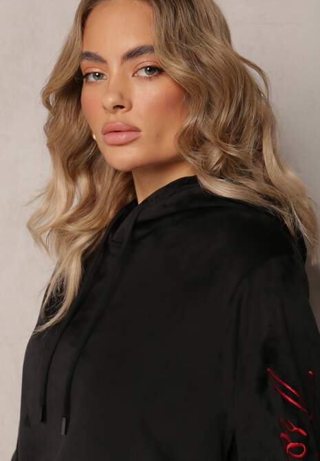 Czarna Bluza z Polarem i Haftami na Rękawach Janakame